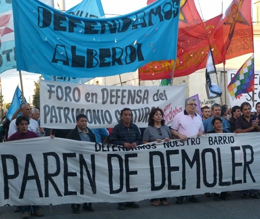 Alberdi marchó en contra de las demoliciones del patrimonio histórico