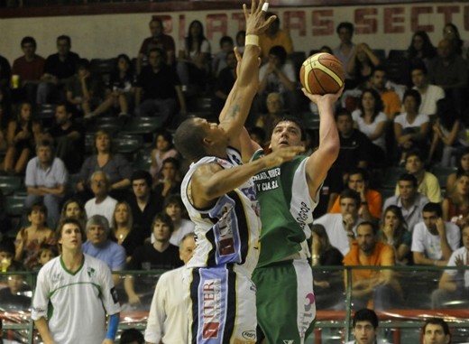 En el tiro del final, Atenas consiguió una importante victoria ante Sionista