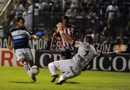 Gimnasia (LP) 0 – Instituto 0: hubo de todo menos goles