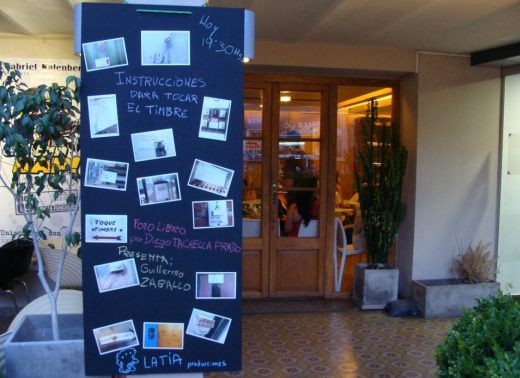 Se presentó «Instrucciones para tocar el timbre»