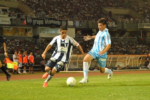 En el Kempes, Talleres bailó a Racing y lo goleó por 3 a 0