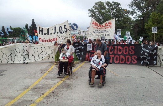La presión se hizo sentir afuera de Tribunales Federales