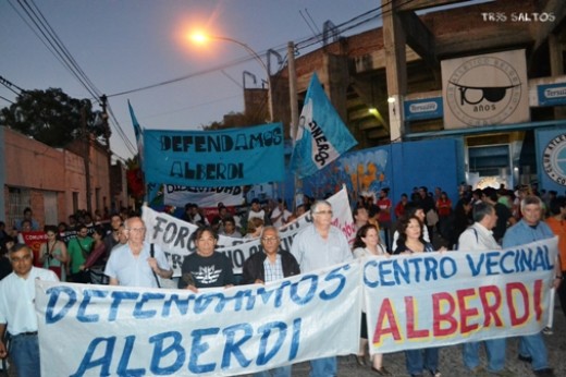 Vecinos marcharon nuevamente exigiendo: ¡paren de demoler Alberdi!