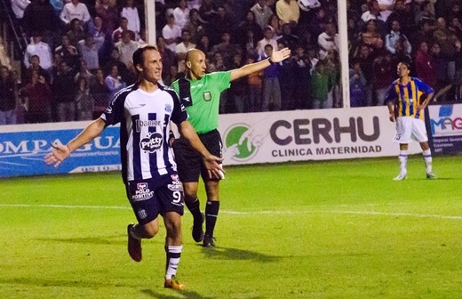 Con un Klusener imparable, Talleres ganó en San Luis y es el único puntero