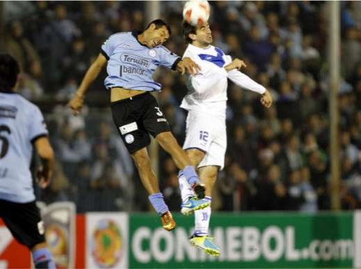 En su debut internacional Belgrano venció 1 a 0 a Vélez en Alberdi