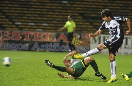 Talleres le ganó a Aldosivi 2 a 0, y cortó la mala racha