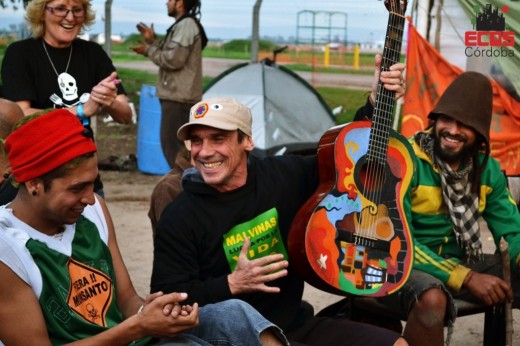 Manu Chao pasó por Córdoba y le dijo No a Monsanto