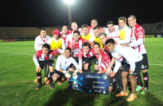 Instituto 3 – Arsenal 1: baile de egresados