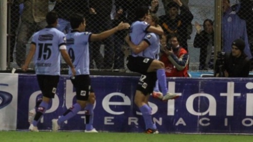 Belgrano fue una aplanadora y goleó a Vélez 3 a 0