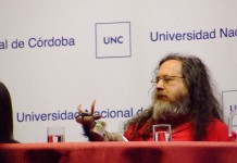 Richard Stallman recibió el Honoris Causa de la UNC