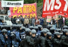 Marcha de estatales: duro enfrentamiento entre la policía y los manifestantes