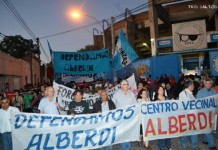 Vecinos marcharon nuevamente exigiendo: ¡paren de demoler Alberdi!